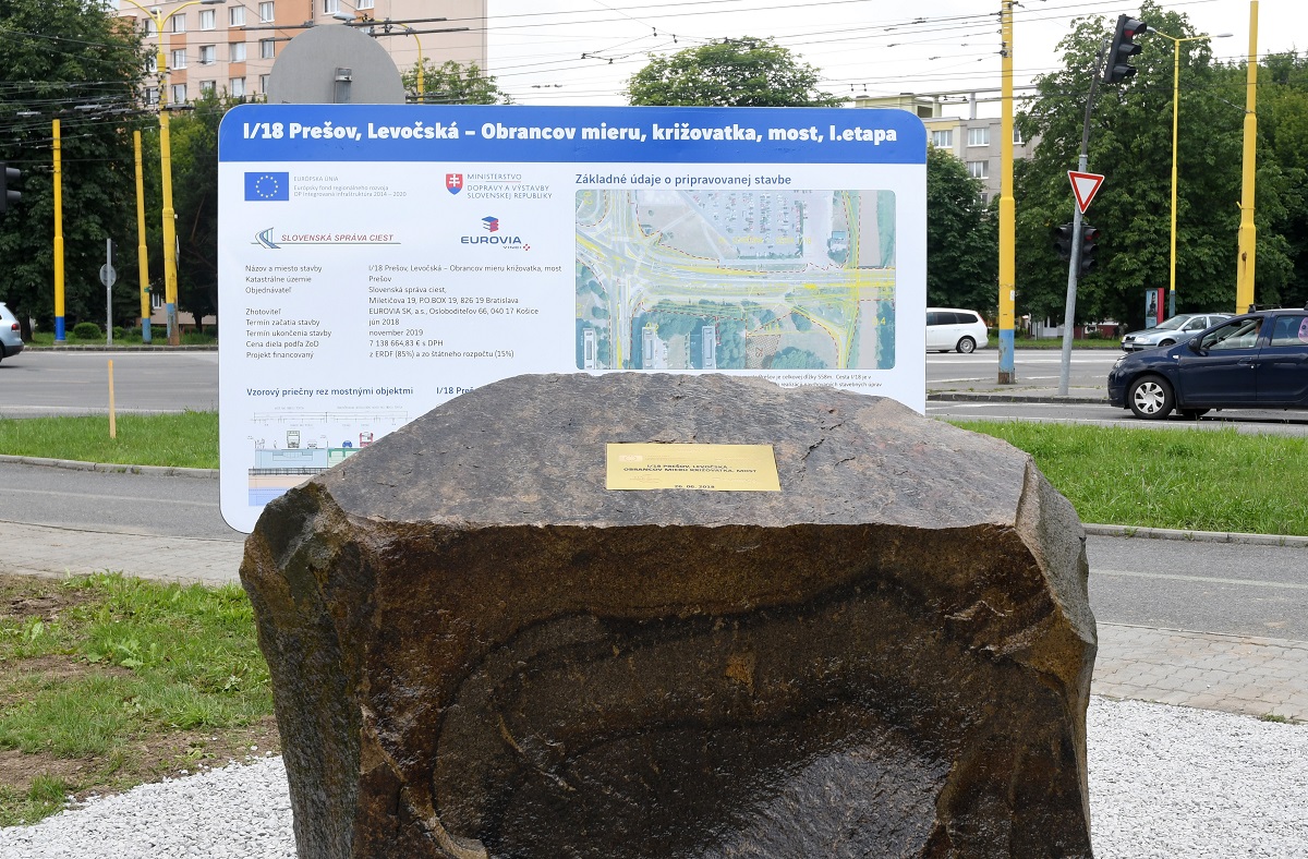 Poklepanie základného kameňa križovatky v Prešove